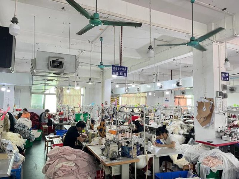 校服加工：行业动态与未来趋势